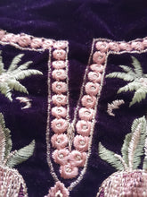 Load image into Gallery viewer, LimeLight Neckline Velvet