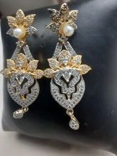 Load image into Gallery viewer, Gold Platted Earings
