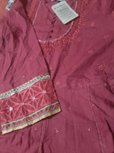 Load image into Gallery viewer, Mariab Frock Pret / Ready to Wear