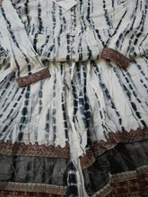 Load image into Gallery viewer, Mariab Frock Pret / Ready To Wear