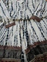 Load image into Gallery viewer, Mariab Frock Pret / Ready To Wear