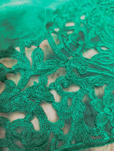 Load image into Gallery viewer, Mariab Patch Cut work style