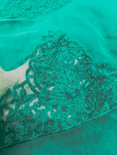 Load image into Gallery viewer, Mariab Patch Cut work style