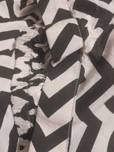 Load image into Gallery viewer, Mariab Trouser Pret / Ready To Wear
