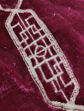 Load image into Gallery viewer, Mariab Patch velvet shawl
