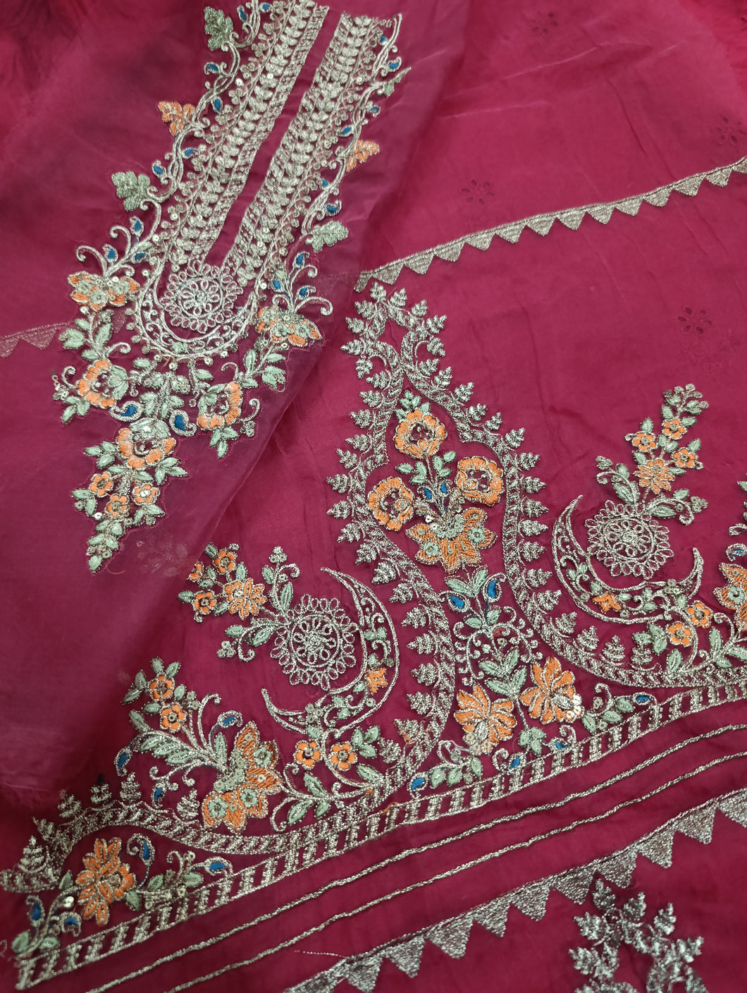 Mariab Neckline & Sleeves Bunch pair