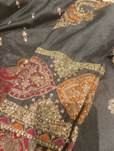 Load image into Gallery viewer, Mariab Saree Ready to Wear Banarsi Style
