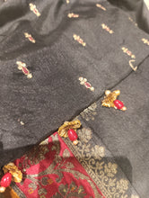 Load image into Gallery viewer, Mariab Saree Ready to Wear Banarsi Style
