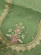 Load image into Gallery viewer, Mariab Neckline/ Chester
