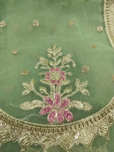 Load image into Gallery viewer, Mariab Neckline/ Chester
