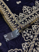 Load image into Gallery viewer, Sohaye by Dinners Shawl Velvet Ready to wear
