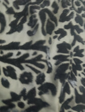 Load image into Gallery viewer, Mariab Shawl Ready to wear Palachee
