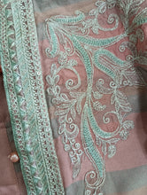 Load image into Gallery viewer, Mariab 3-Piece ready to wear Wool
