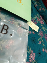 Load image into Gallery viewer, Mariab Fabric Luxe Chicken Kari Lawn
