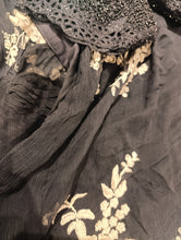 Load image into Gallery viewer, Mariab Saree Ready to Wear Complete
