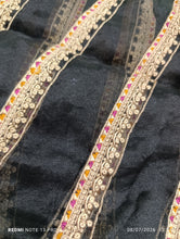 Load image into Gallery viewer, Mariab Neckline Patti
