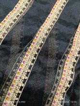 Load image into Gallery viewer, Mariab Neckline Patti
