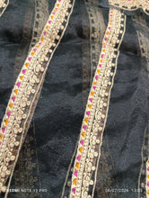 Load image into Gallery viewer, Mariab Neckline Patti
