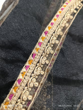 Load image into Gallery viewer, Mariab Neckline Patti
