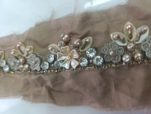 Load image into Gallery viewer, Mariab Neckline / patch Hand work
