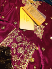 Load image into Gallery viewer, Mariab Frock Ready to wear velvet kids
