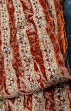 Load image into Gallery viewer, Mariab Duppta Patti velvet
