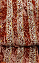 Load image into Gallery viewer, Mariab Duppta Patti velvet
