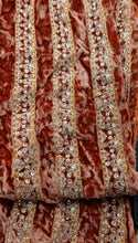 Load image into Gallery viewer, Mariab Duppta Patti velvet
