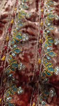 Load image into Gallery viewer, Mariab Patch velvet

