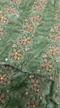 Load image into Gallery viewer, Mariab Patch velvet
